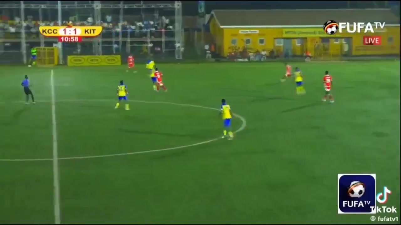 fb体育-👏从狱警到国脚！非洲杯首秀破门，31岁乌干达国脚踢出逆袭人生