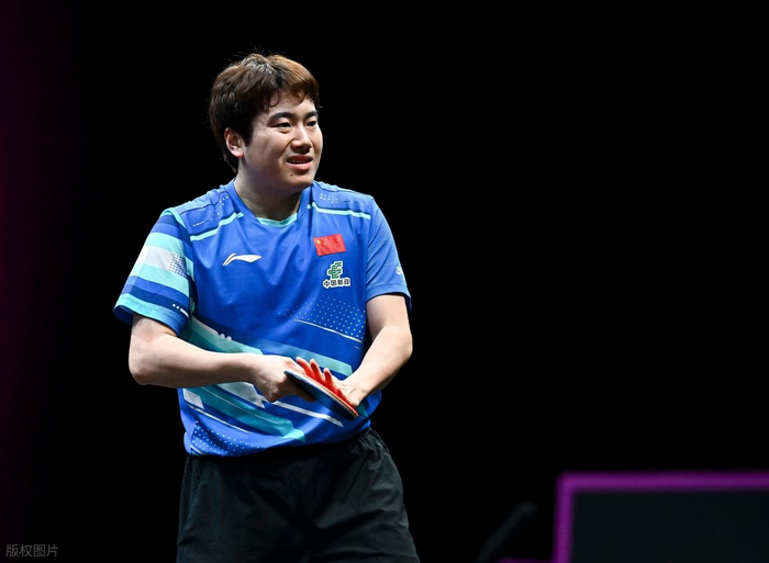 fb体育-王皓场边无奈摇头！梁靖崑世界杯开门黑，世乒赛拿什么替樊振东？|西福恩特斯|梁靖昆|邱党|腰伤|决胜局_新浪体育_新浪新闻