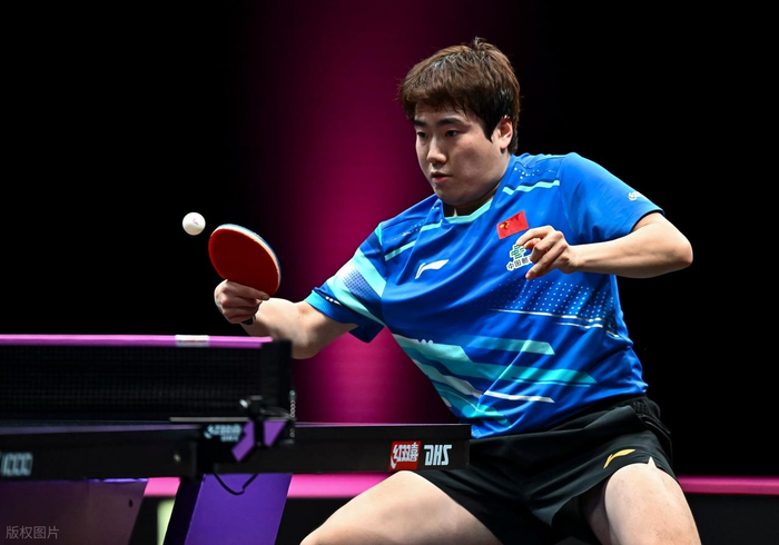 fb体育-王皓场边无奈摇头！梁靖崑世界杯开门黑，世乒赛拿什么替樊振东？|西福恩特斯|梁靖昆|邱党|腰伤|决胜局_新浪体育_新浪新闻