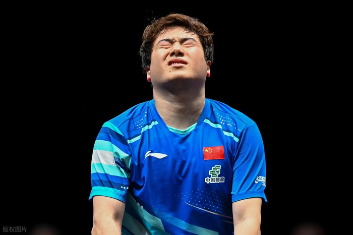 fb体育-王皓场边无奈摇头！梁靖崑世界杯开门黑，世乒赛拿什么替樊振东？|西福恩特斯|梁靖昆|邱党|腰伤|决胜局_新浪体育_新浪新闻