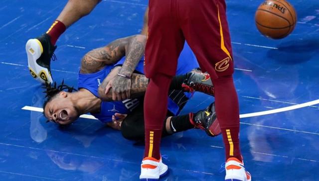 fb体育-富尔茨十字韧带撕裂赛季报销 命运真的对他太残忍