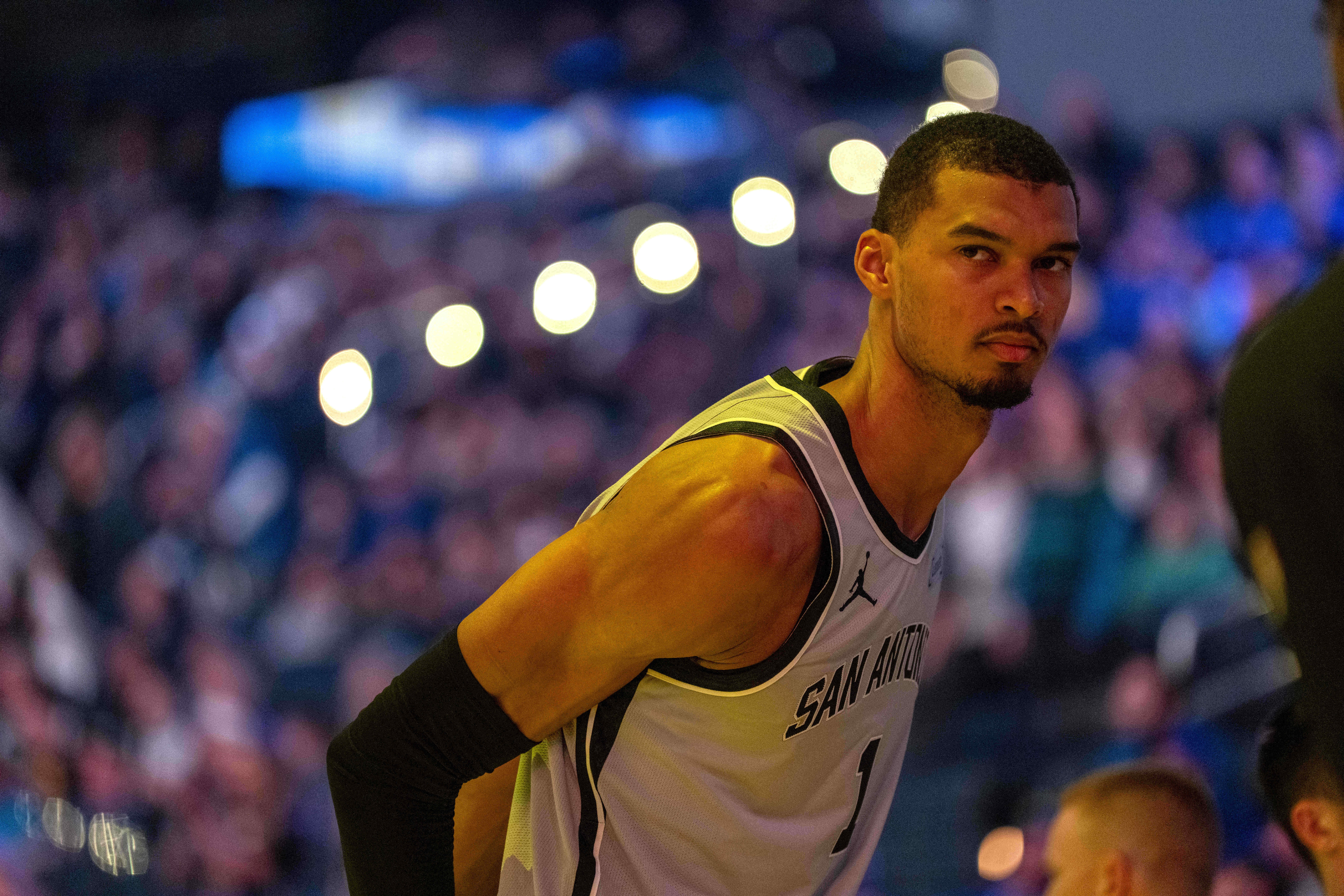 刺记:文班亚马今天曾极力争取上场 但未能通过NBA脑震荡保护协议